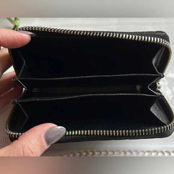 GUCCI EMBOSSED BLACK LEATHER SIGNATURE DIAMANTE ZIP-AROUND CARD CASE WALLET EUC - Picture 5 of 12